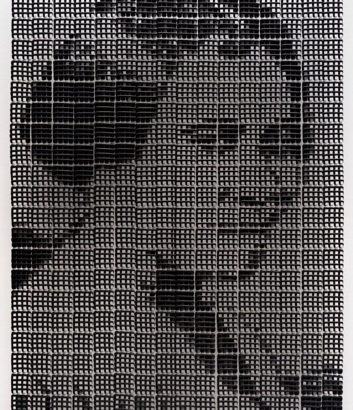 SONYA CLARK, "Madam CJ Walker", 2008 (pettini di plastica, 122 x 87 pollici). | Blanton Museum of Art, Università del Texas ad Austin, © Sonya Clark. Immagine per gentile concessione del Blanton Museum of Art
