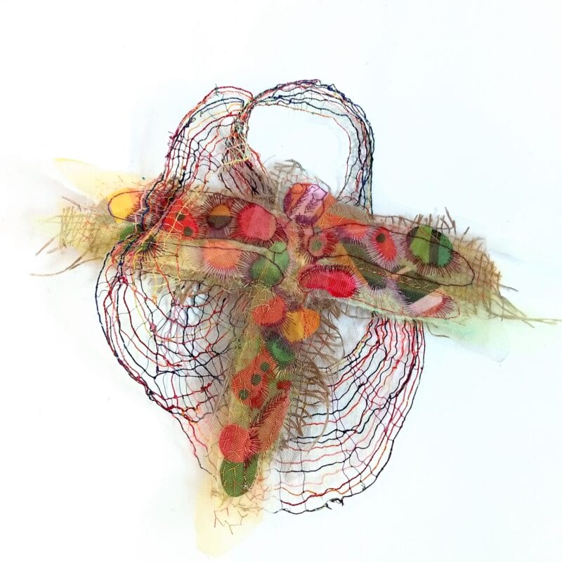Serie "Irregular Nets", "Colourful", 2020, cm.35x40, tessitura a mano, ricamo a mano su collage di tessuti