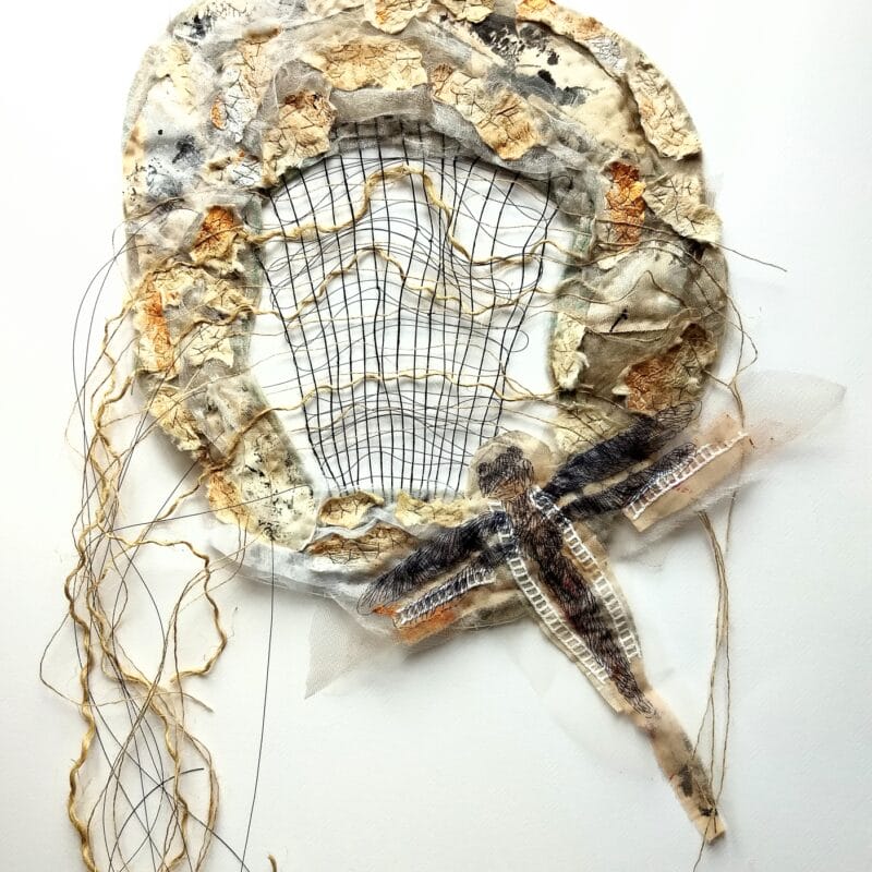 "Dreamcatcher: Wabi II", 2020, cm.40x120, base di feltro, tessitura a mano con filo da pesca e corde, ricamo a mano su collage di tessuti e la carta giapponese "washi"