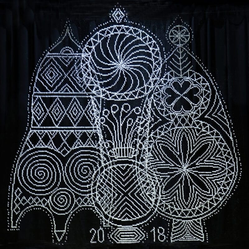 Ingrīda Sūna (1954). Ornamentos resplandecientes/ Flashing patterns. 2017