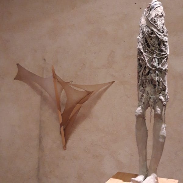 Idolo Mp-Dn 54.14, 2020 | Mattia Barone | cemento, juta, fili di cashmere, fili di cotone, tessuto | cm.86x15 | ph.credit B.Pavan
