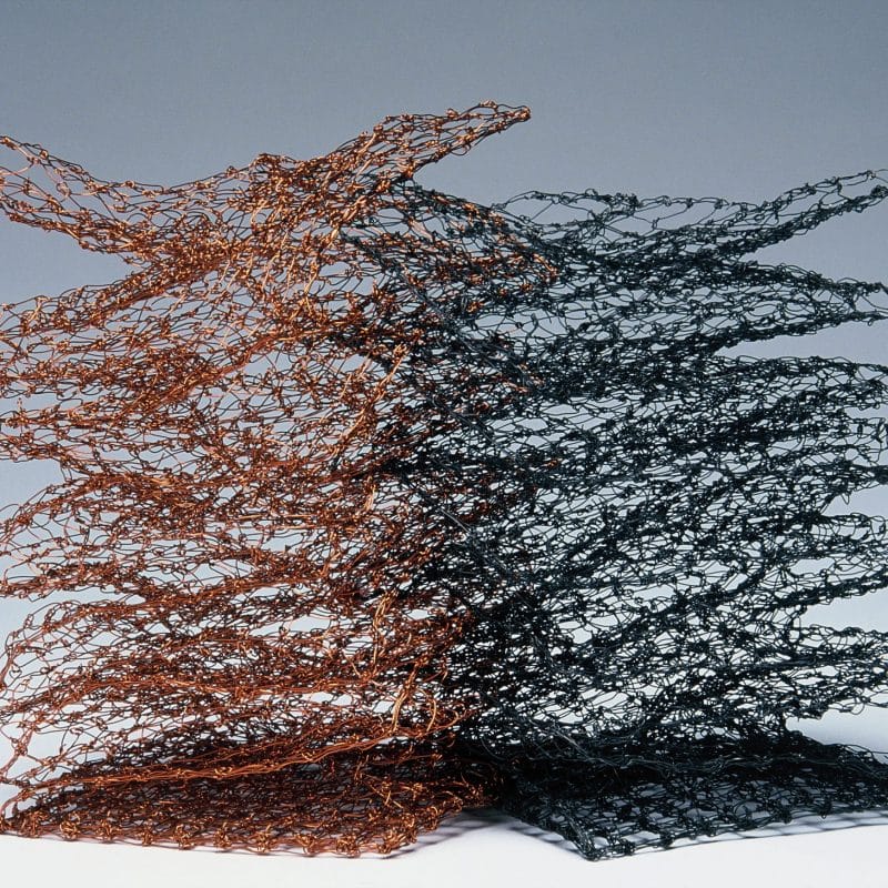 Double Pleat, 2007, coated copper and annealed steel wire, 13 x 16 x 10, ph. cr. James Dee, copyright Nancy Koenigsberg