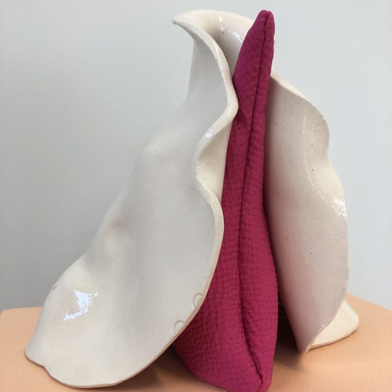Elisa Muliere, I tell you a secret, 2021, ceramic and fabric, 25x25x20 cm, courtesy the artist and Traffic Gallery