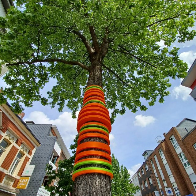 Textile tree sculptures: Artistic interventions in the city of Langenfeld