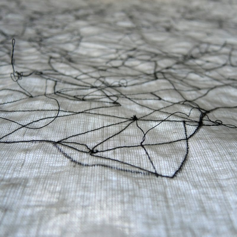 Tentativi, 2022. Serie di tessuti di lino bianco ricamati, cm.140x140. Crediti Fotografici Clara Luiselli