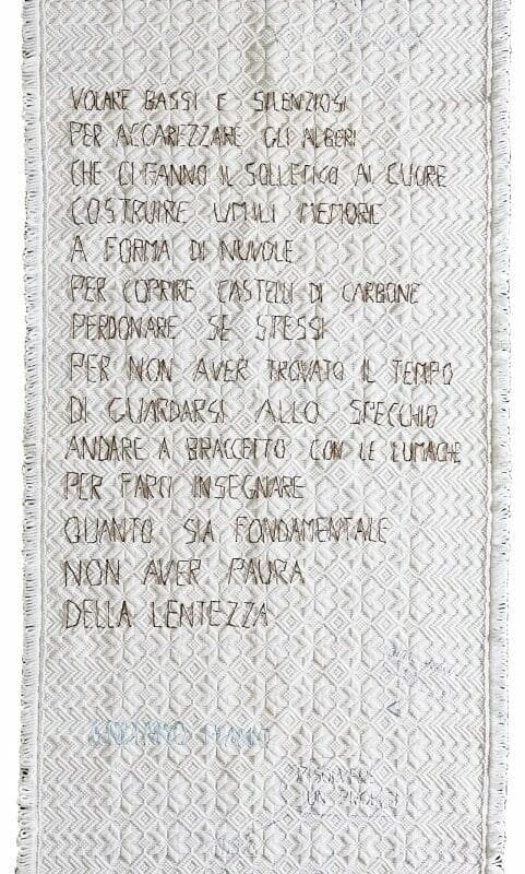 Cenzo Cocca, Volare bassi, cm.65x165; filo su tessuto (tappeto), anno 2022, ph.credit Marco Ceraglia