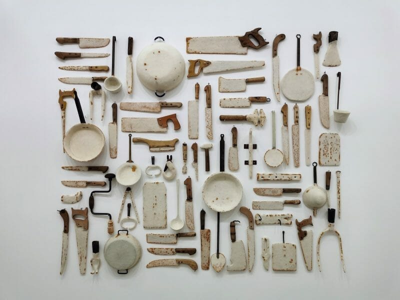 Reyhaneh Alikhani, Indelible, installazione modulare, cm.185x155; lana, feltro, Utensili di materiale ossidabile, feltro bagnato